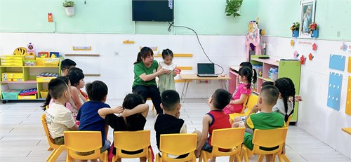 Trường Mầm Non 8 - Lớp Chồi 2 thực hiện tổ chức giờ học  Bé tìm hiểu vệ sinh răng miệng ,  Bé đánh răng 